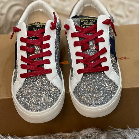 Limitless Sneaker - Silver Glitter with blue star - Picture 2 of 5